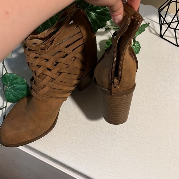 Boot heel - Picture 3 of 4